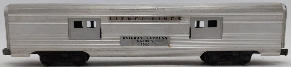 Lionel 2530 Vintage O Lionel Lines REA Small Door Aluminum Baggage Car