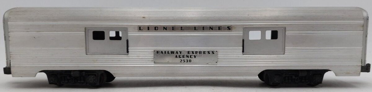 Lionel 2530 Vintage O Lionel Lines REA Small Door Aluminum Baggage Car