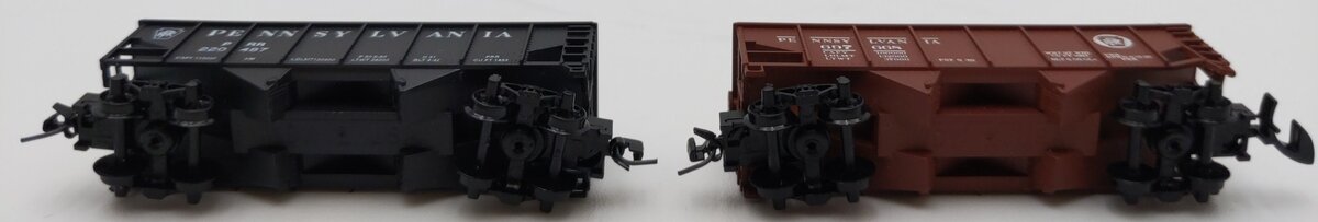 Full Throttle Z Scale Pennsylvania Railroad Hopper w/Coal Load#220487/697668 [2] LN