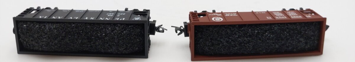 Full Throttle Z Scale Pennsylvania Railroad Hopper w/Coal Load#220487/697668 [2] LN