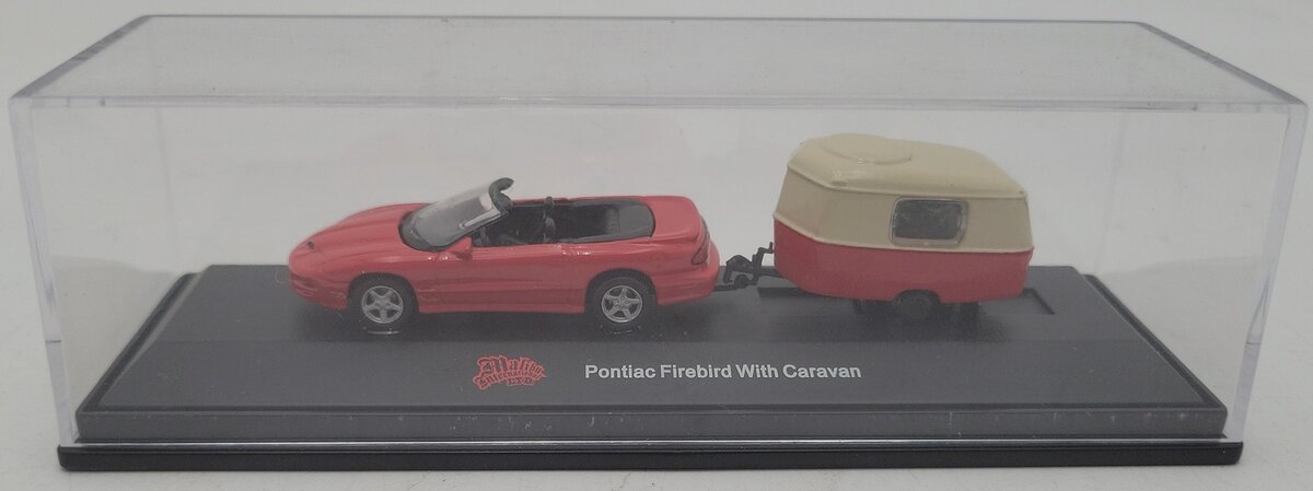 Malibu International 06002 HO Ford Thunderbird with Caravan EX