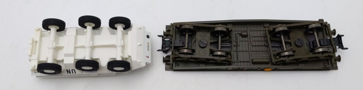 Marklin 48738 HO Scale Flat Car  with Fuchs Truck LN/Box