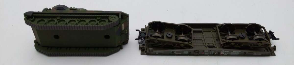 Marklin 48712 HO Scale Flatcar and Gepard Truck LN/Box