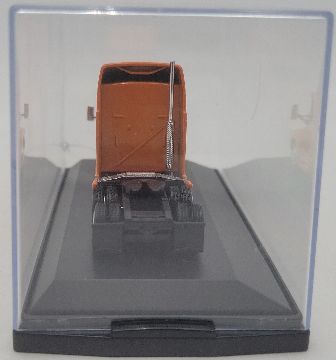 Malibu International HO Scale 1:87 Scale Orange Truck VG