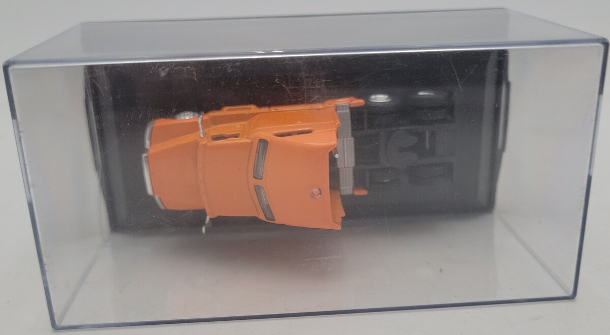 Malibu International HO Scale 1:87 Scale Orange Truck VG