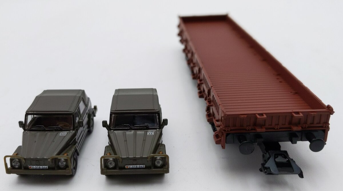 Marklin 46957 Flatcar with 2 Kurierwagen BW