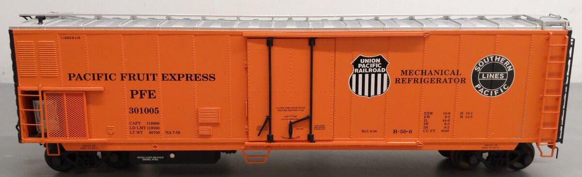 USA Trains R16708 G PFE 50' Mechanical Refrigerator Car (Metal Wheels) #301005 EX
