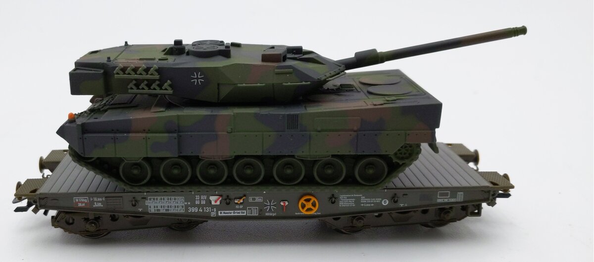 Marklin 48711 HO Scale  Flatcar with Leopard Tank LN/Box