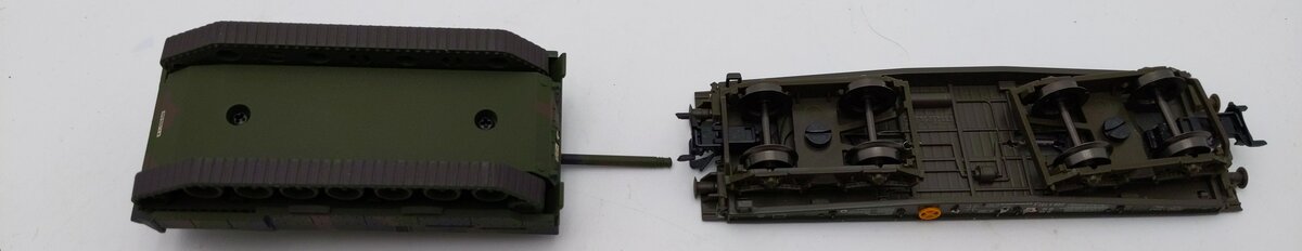 Marklin 48711 HO Scale  Flatcar with Leopard Tank LN/Box