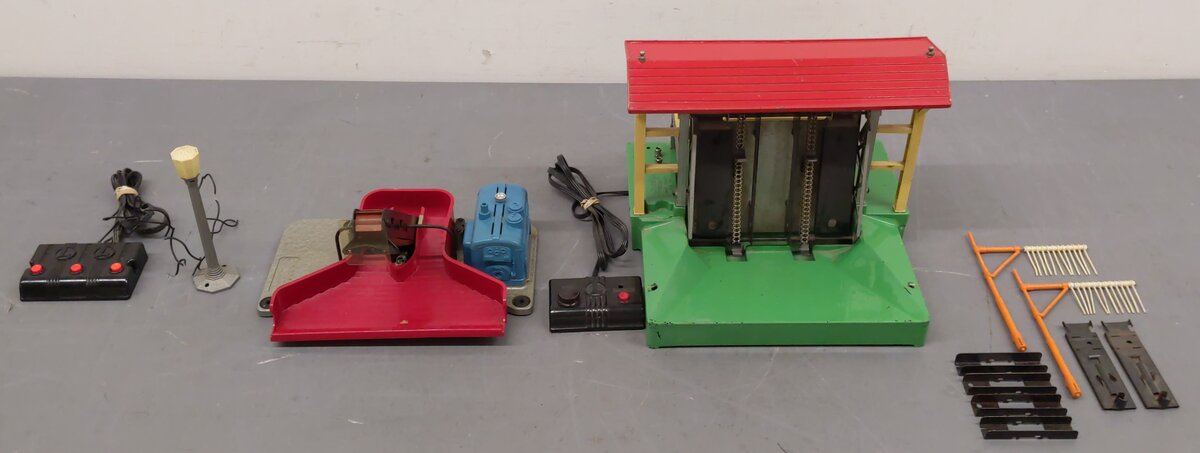 Lionel Vintage O Gauge Accessories: 71, 3424-100, 164, 397 [4] VG