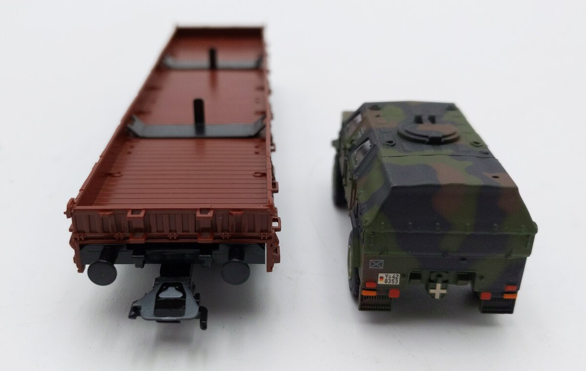 Marklin 46952 HO Scale Bundeswehr Stake Car