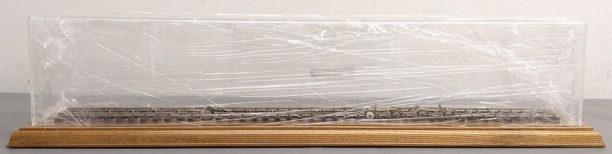 Lionel O Gauge Roller Base Powered Display Case LN