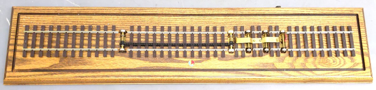 Lionel O Gauge Roller Base Powered Display Case LN