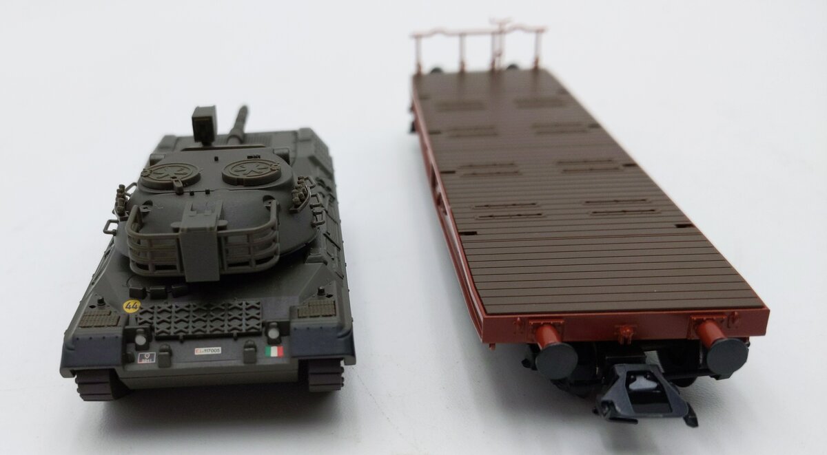 Marklin 48722 HO Scale Ferrovie Dello Stato Flat w/ Leopard Tank LN/Box