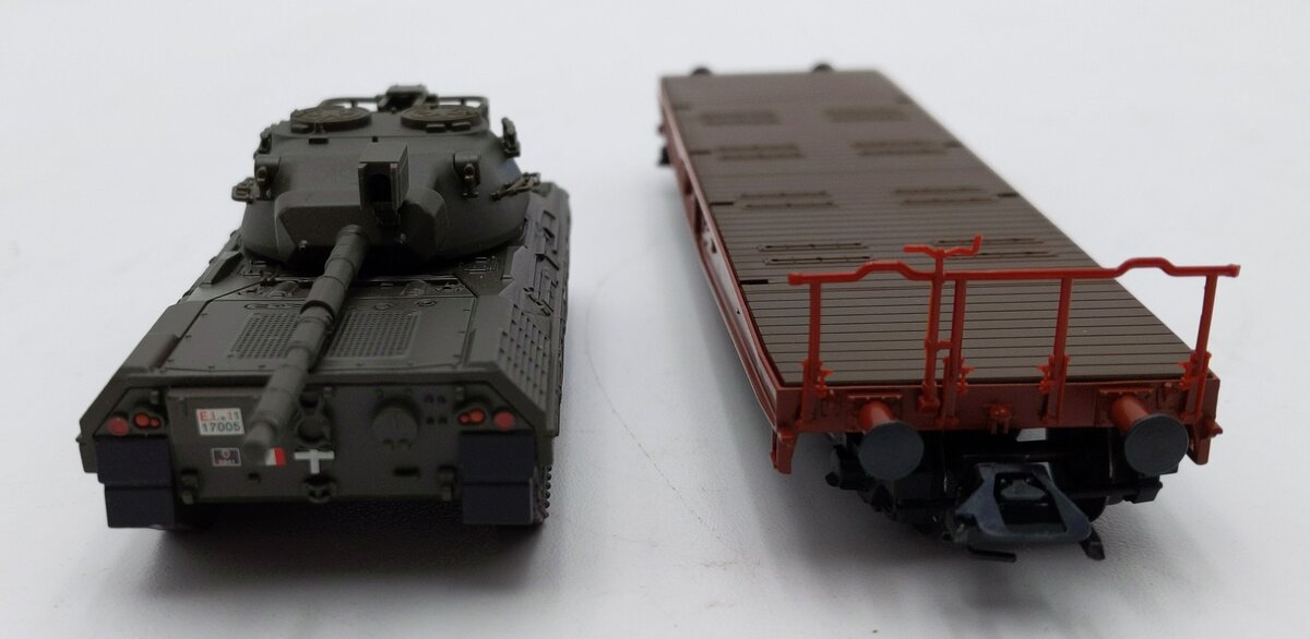 Marklin 48722 HO Scale Ferrovie Dello Stato Flat w/ Leopard Tank LN/Box