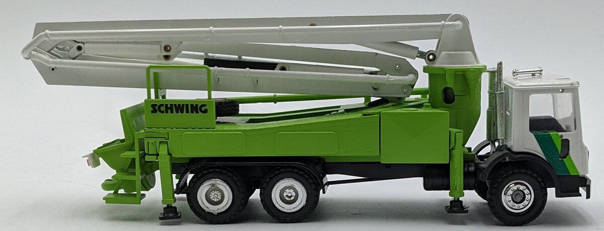 Conrad 3093 1:50 Scale Diecast KVM 32 XL Truck Mounted Concrete Pump NIB