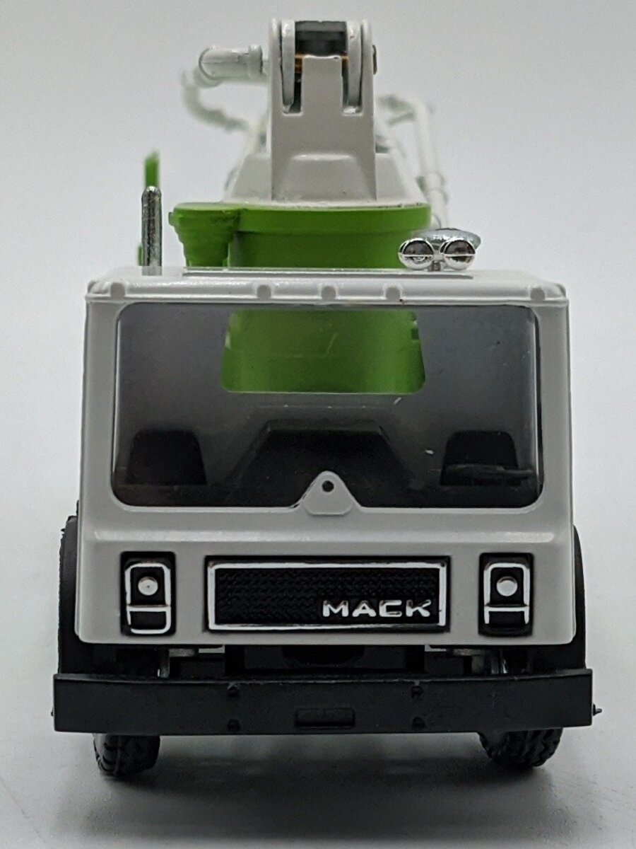 Conrad 3093 1:50 Scale Diecast KVM 32 XL Truck Mounted Concrete Pump NIB