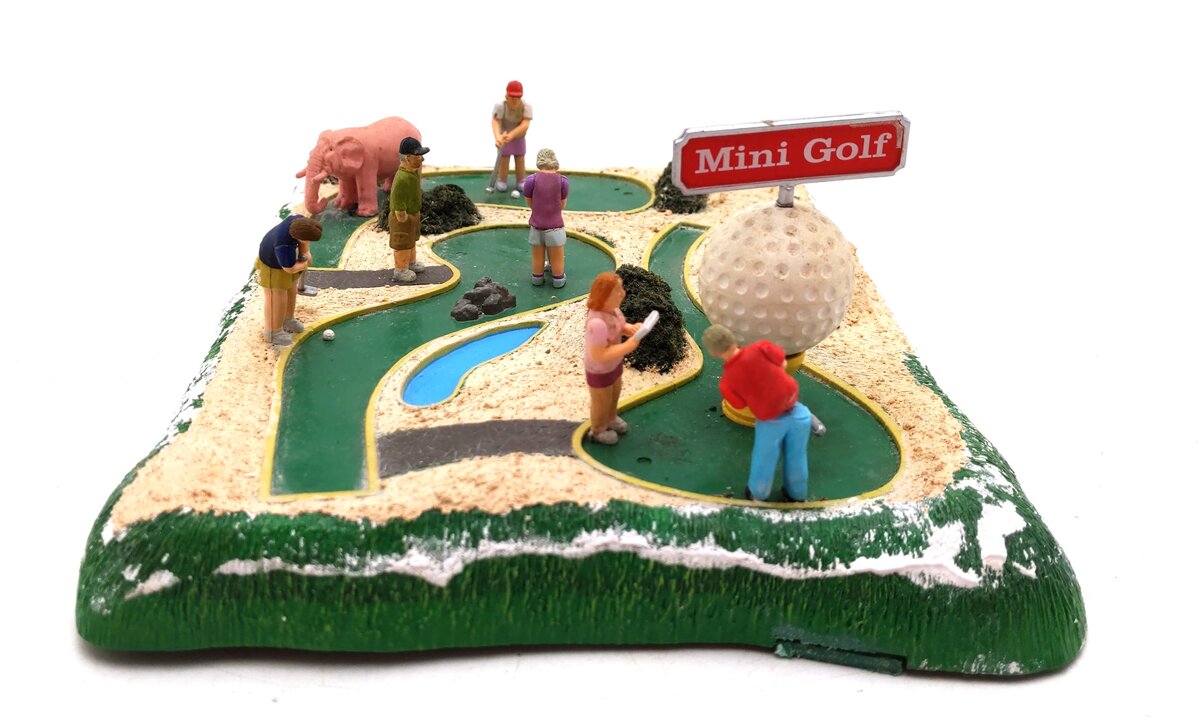 Lionel 6-14214 O Scale Custom Lionelville Mini Golf Animated Scene VG