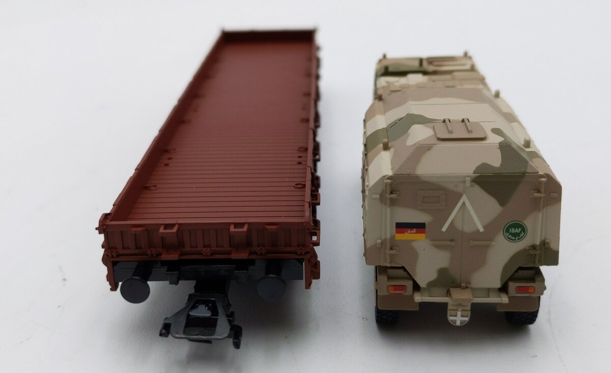 Marklin 46935 HO Scale Flatcar with Armoured Truck LN/Box