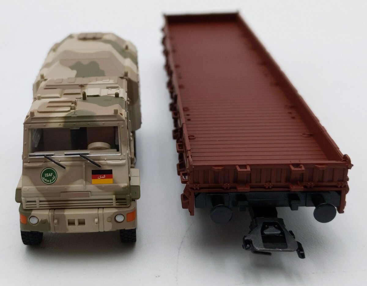 Marklin 46935 HO Scale Flatcar with Armoured Truck LN/Box