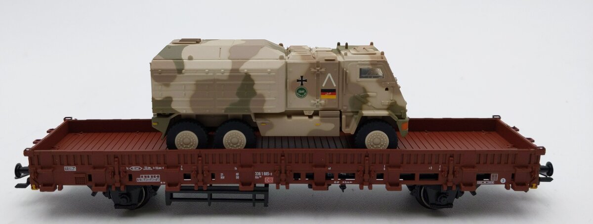 Marklin 46935 HO Scale Flatcar with Armoured Truck LN/Box