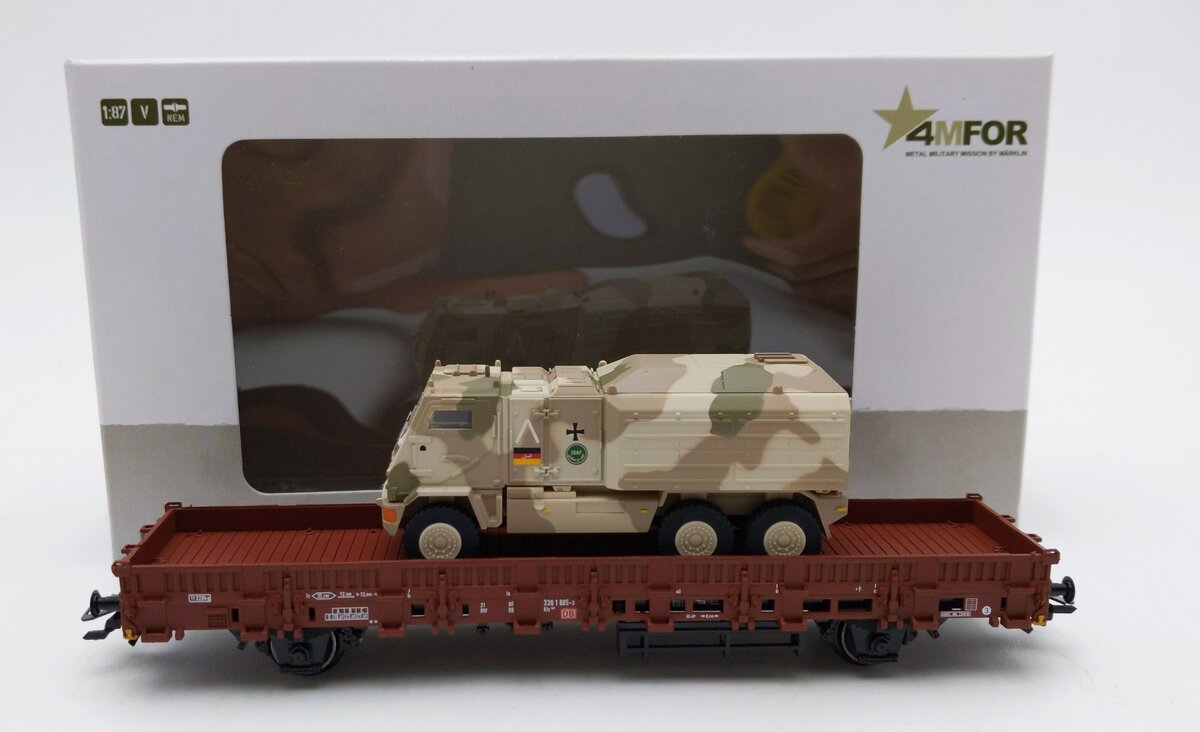 Marklin 46935 HO Scale Flatcar with Armoured Truck LN/Box