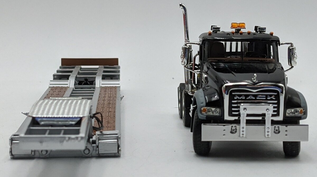 First Gear 50-3131 1:50 Diecast New Holland Mack Granite w/LowBoy Trailer NIB