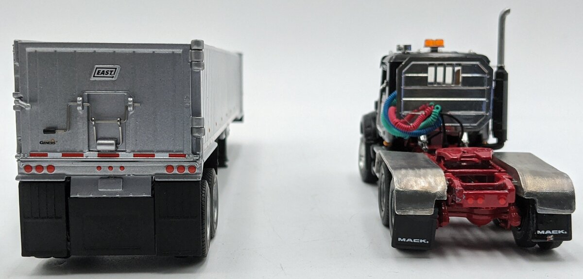 First Gear 50-3456 1:50 Diecast Mack Granite MP & East Genesis End Dump Trailer NIB