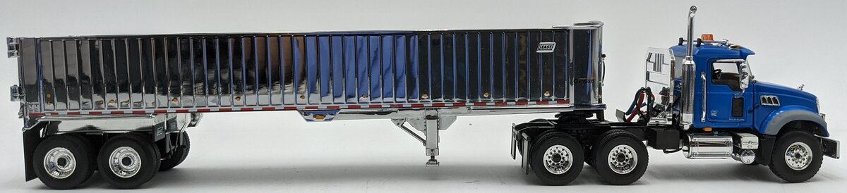 First Gear 50-3457 1:50 Mack Granite MP & East Genesis End Dump Trailer VG/Box
