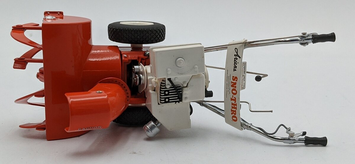 TWH Collectibles 1960 1:16 Diecast Ariens Sno-Throw Machine NIB