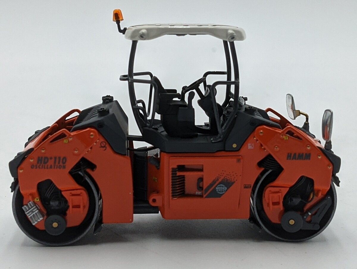WSI 04-1032 1:50 Diecast Hamm HD 110 Roller w/ROPS NIB