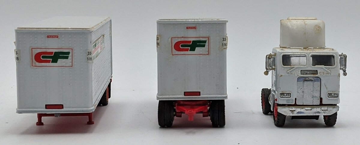 Tonkin T102 1:50 Diecast Tractor w/Trailers Canadian Freightways Logo VG