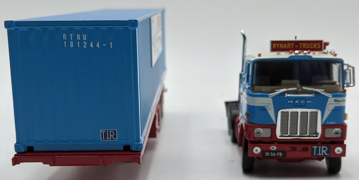Tekno 71269 1:50 Diecast Mack F700 Tractor w/Van Trailer VG/Box