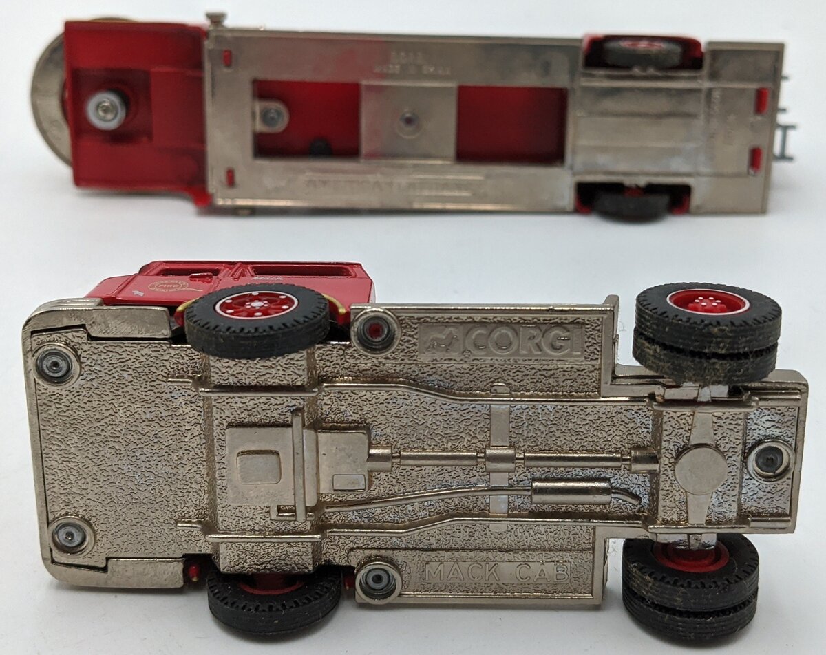 Corgi 52101 1:50 Diecast Mack CF Aerial Ladder Long Beach EX/Box