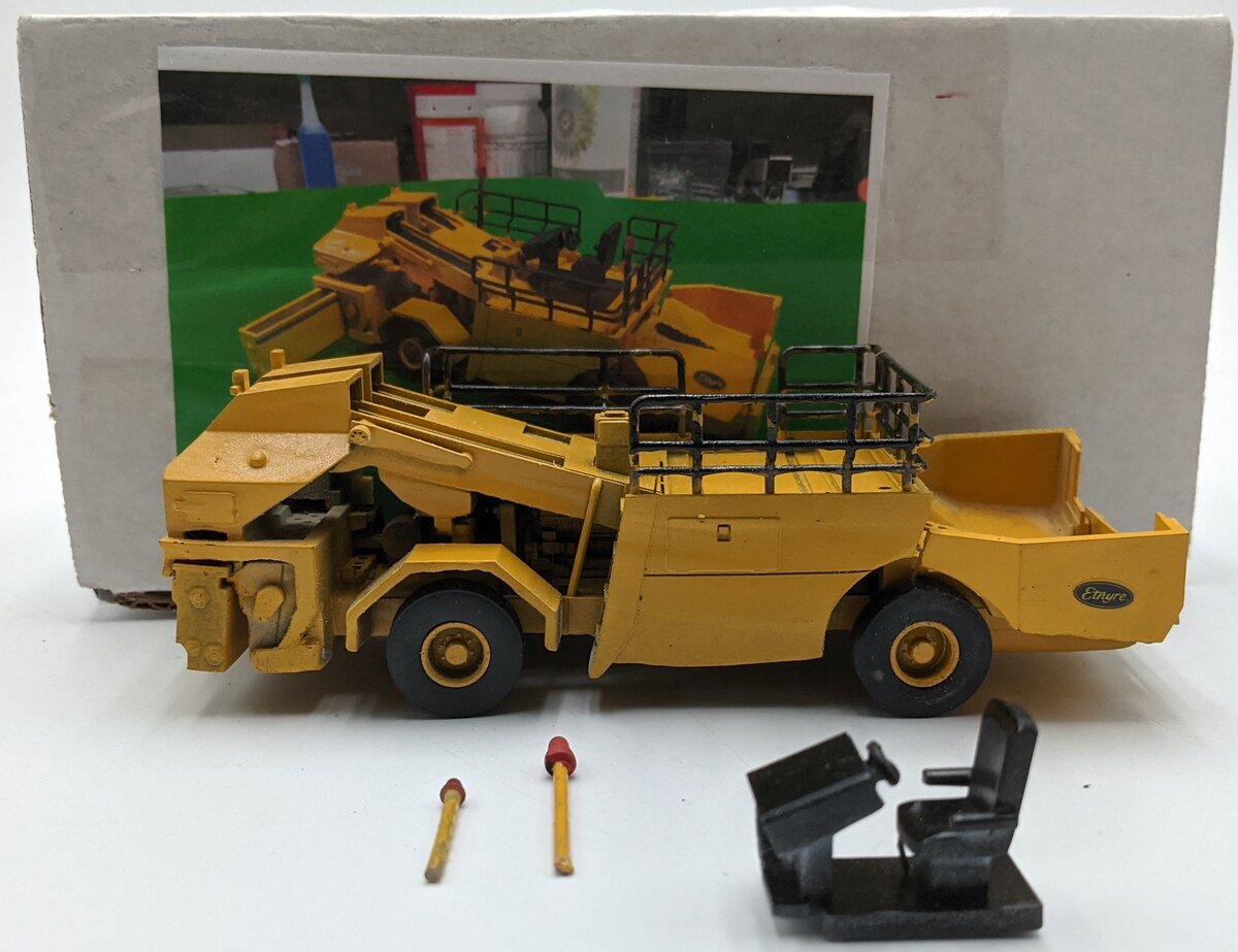 Custom Built 1:50 Diecast Custom Etnyre Asphalt Chip Distributor M-215/Box