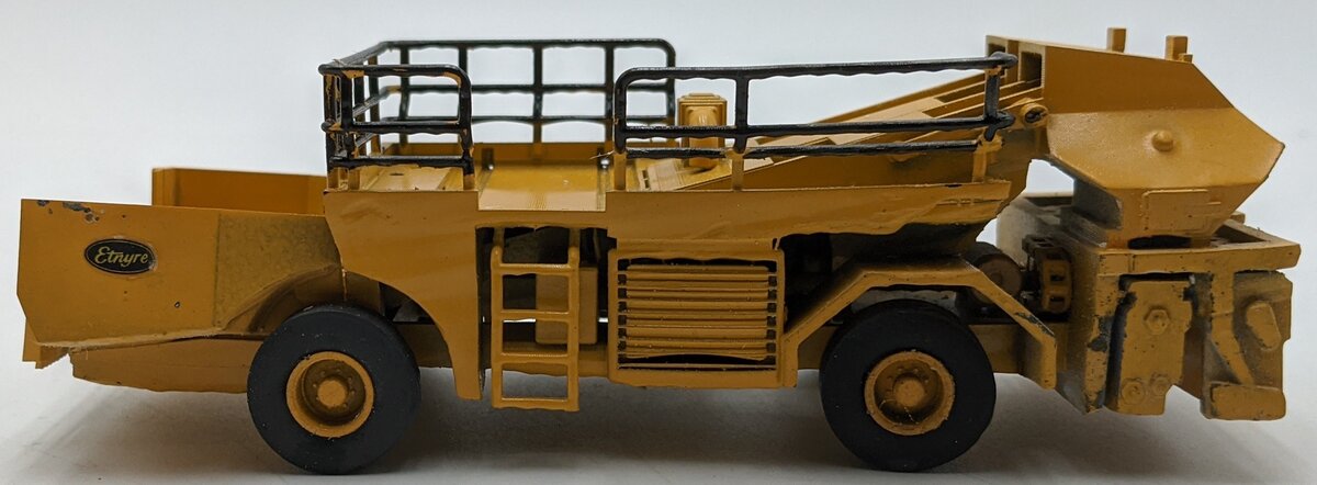 Custom Built 1:50 Diecast Custom Etnyre Asphalt Chip Distributor M-215/Box