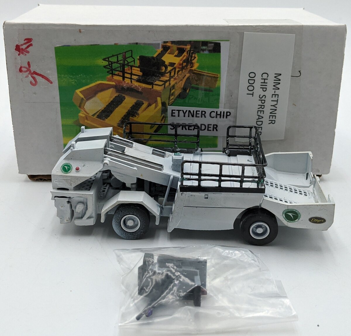 Custom Built 1:50 Diecast Custom Etnyre Asphalt Chip Distributor White/Box