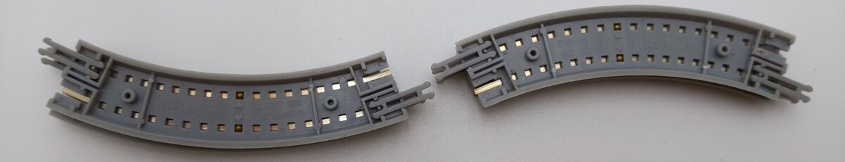 Rokuhan R010 Z Gauge Classic Track Curved Track R95mm 45 Degree (Pack of 4) LN/Box