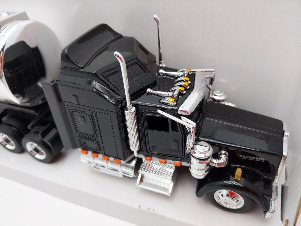 New-Ray 15323 1:43 Black Kenworth W900 Semi Truck W/Tanker Diecast EX/Box
