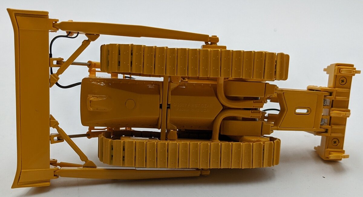 First Gear 50-3111 1:50 Diecast International Harvester TD-25 Crawler Dozer NIB