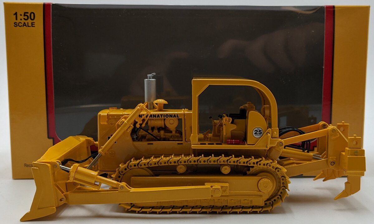 First Gear 50-3111 1:50 Diecast International Harvester TD-25 Crawler Dozer NIB