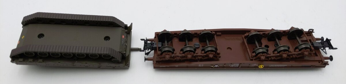 Marklin 48683 HO Scale Austrian Federal Army Flatcar w/Leopard 2 Tanks LN/Box