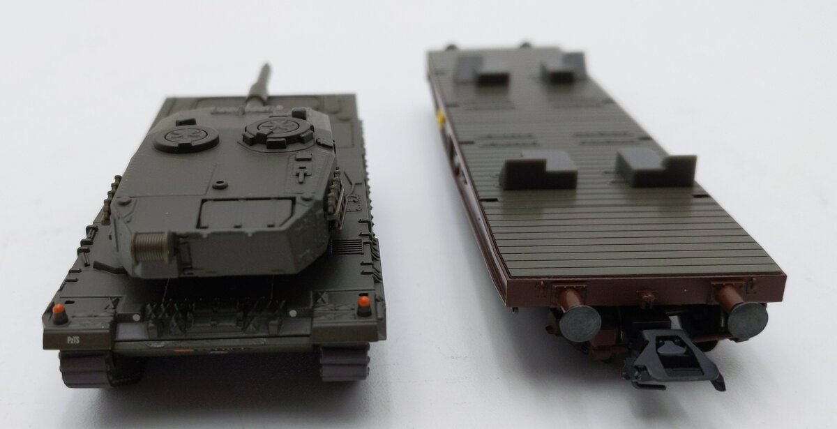Marklin 48683 HO Scale Austrian Federal Army Flatcar w/Leopard 2 Tanks LN/Box