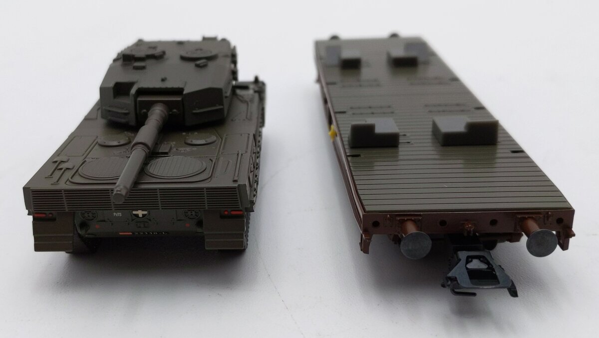 Marklin 48683 HO Scale Austrian Federal Army Flatcar w/Leopard 2 Tanks LN/Box