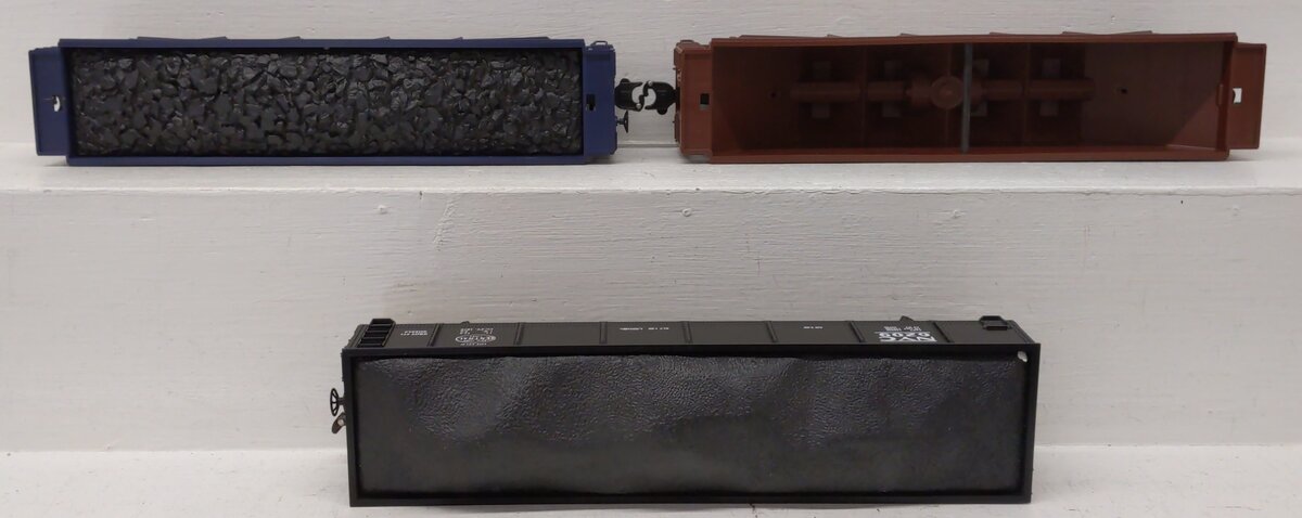 Lionel O Gauge Assorted Hooper Cars & Gondola Car: #9135,9111; & #6209 [3] EX