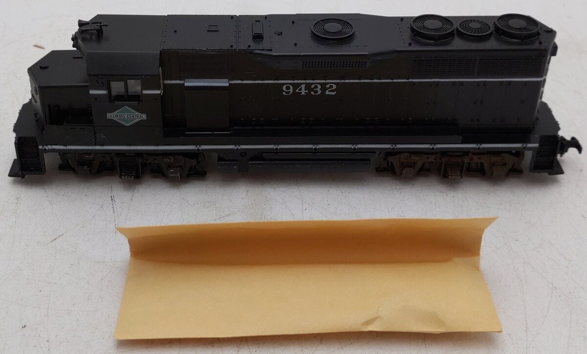 Athearn 4204 HO Illinois Central GP-35 Powered Diesel Locomotive #9432 EX/Box