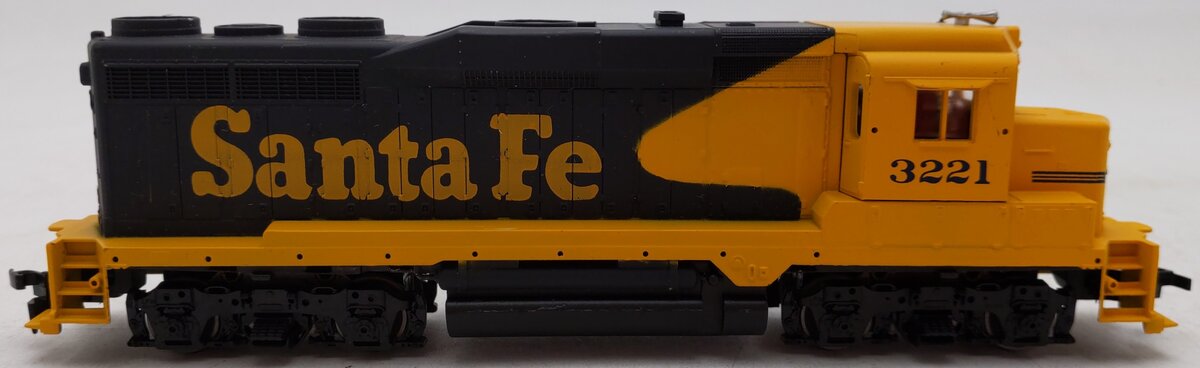 Athearn 1614 HO Scale Santa Fe Powered Diesel Locomotive #3221 EX/Box