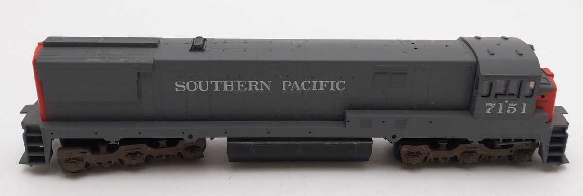 Athearn 3421 HO Southern Pacific U28C Powered Diesel Locomotive #7151/Box
