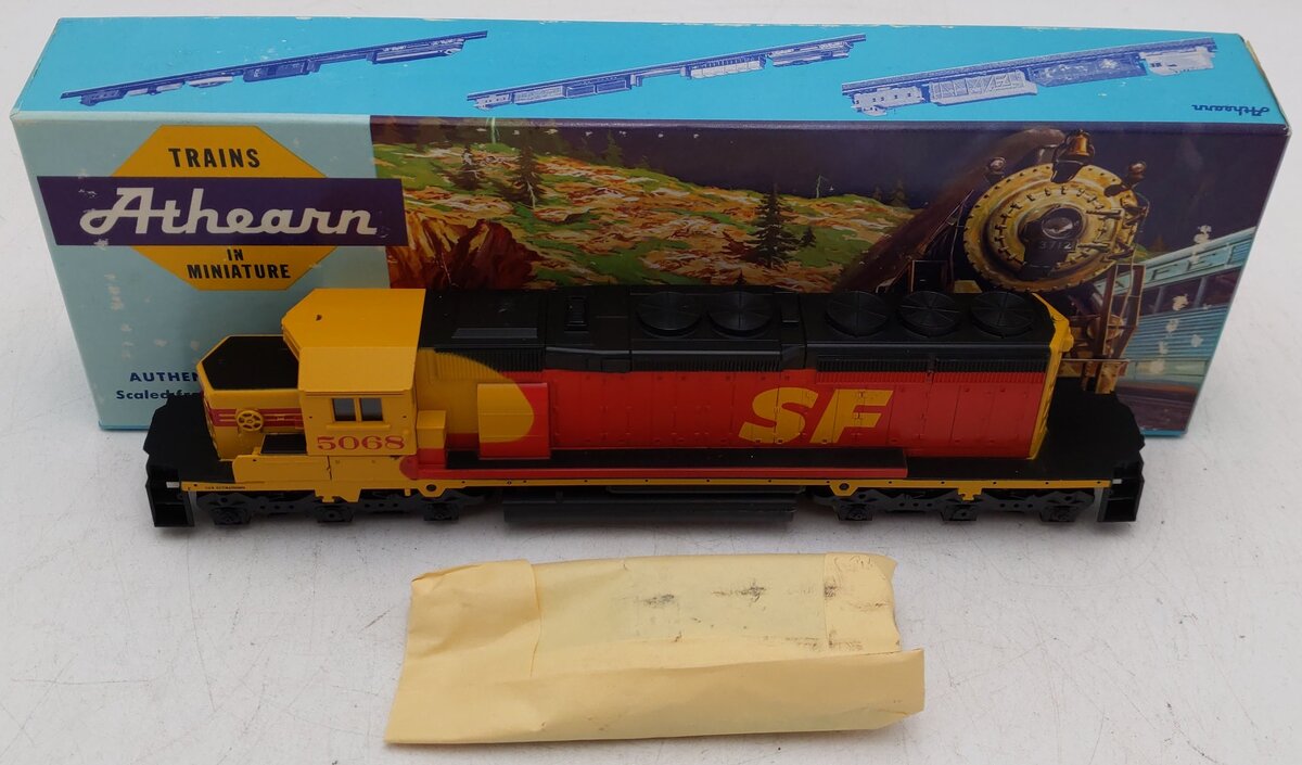 Athearn 4413 HO Scale Santa Fe SD40-2 Powered Diesel Locomotive #5068 EX/Box
