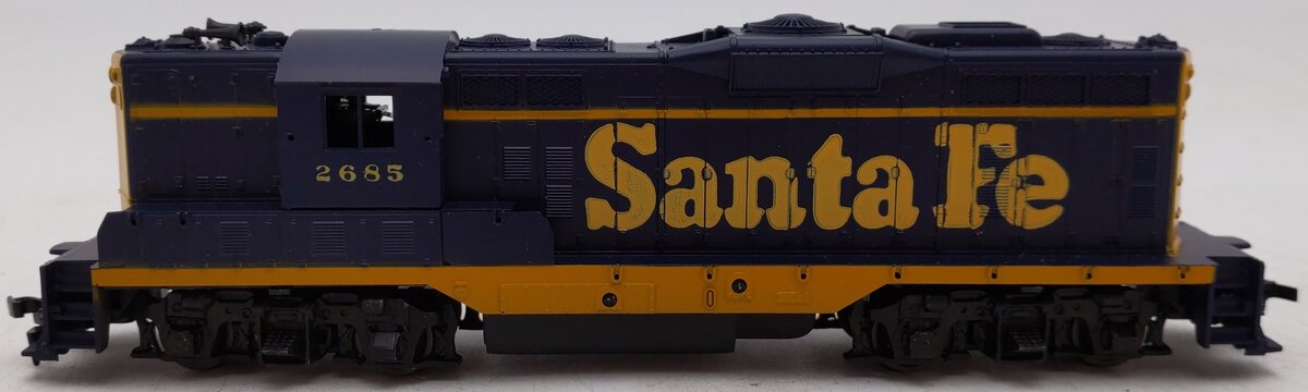 Athearn 3156 HO Scale Santa Fe GP-9 Powered Diesel Locomotive #2685 EX/Box